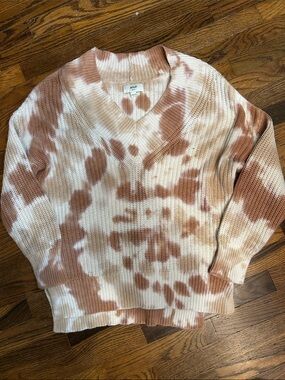 aerie Tie-Dye V-Neck Sweater in White & Dusty Rose